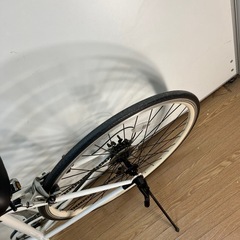 自転車 ロードバイク S 28インチ 6速ギア付き ホワイトの画像