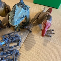 恐竜のおもちゃ数点の画像