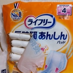　介護用　おむつ、パッド4点の画像