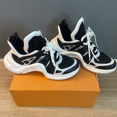 LOUIS VUITTON アークライト　スニーカーの画像