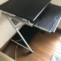 パソコンデスク まだ使えます。の画像