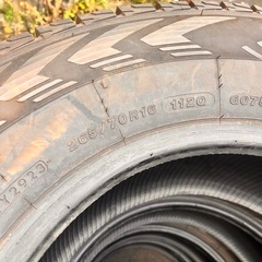 ヨコハマ　アイスガード　バリ溝　23年製　　265/70R16 の画像