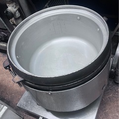 【プロ仕様✨厨房機材】専用ステンレス棚＋炊飯器＋保温ジャーの画像