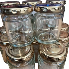 中型ガラス瓶 金色の蓋付き 6個set 瓶詰め ハンドメイド 100ｇ まとめ買い大歓迎の画像