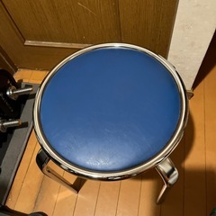 コクヨ丸椅子の画像