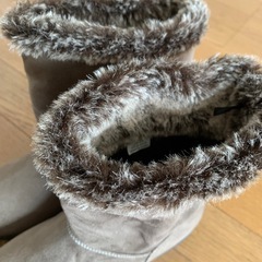 moonstar eve 22.5EEE ファー付き　ハーフブーツの画像