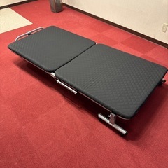 超美品折りたたみベッドの画像