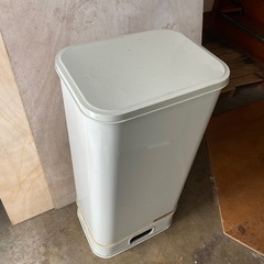 DAIKEN 室内用の小型灯油タンク　80リットルか90リットル？の画像