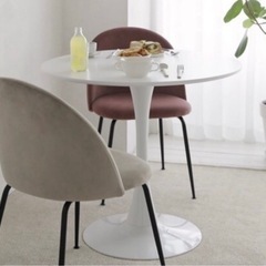 韓国風カフェテーブルの画像