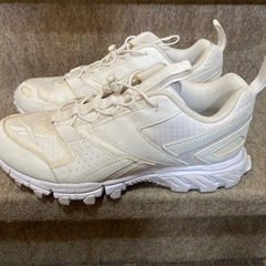 Reebok白スニーカーの画像