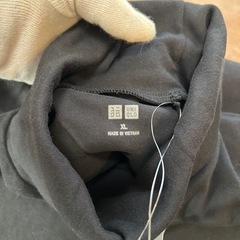 未使用ユニクロUNIQLOソフトタッチトータルネックTシャツ長袖サイズ長袖Tシャツ 長袖カットソー 長袖トップス 長袖ニット 長袖トレーナー 紳士服blackブラック黒色系無地 綿 XL チェスト104～112センチメンズmen’s男性用紳士の画像