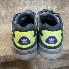 adidasスニーカーの画像