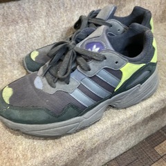 adidasスニーカーの画像