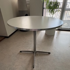 ダイニングテーブルの画像