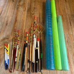 大量の棒ウキ、ケース付き
