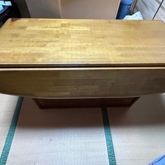 ダイニングテーブルの画像