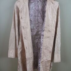 女性用の薄手シルクコートの画像