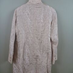 女性用の薄手シルクコートの画像