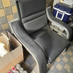 金属製チェアの画像