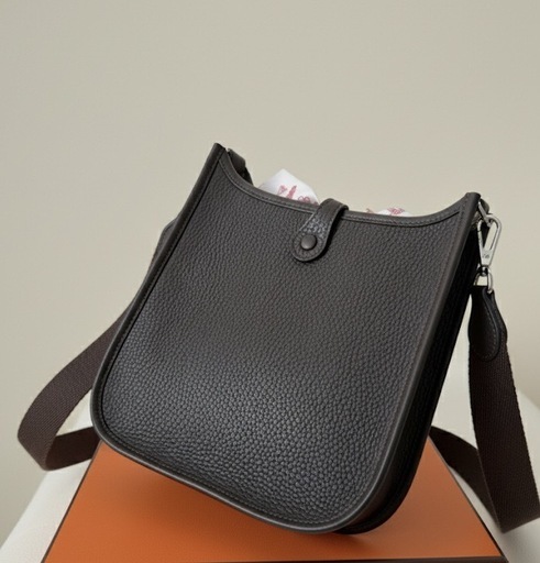 最新刻印 HERMES エルメス エヴリン TPM エベンヌ