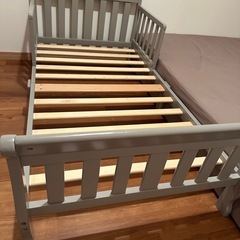 Delta Children トドラーベッド（子ども用ベッド）の画像