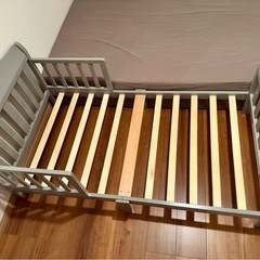 Delta Children トドラーベッド（子ども用ベッド）の画像