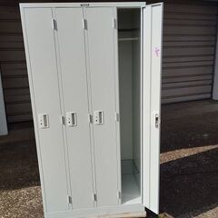 トラスコ　４人用ロッカー　オフホワイト色『中古美品』の画像