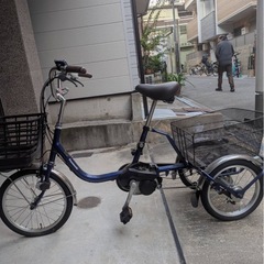 Panasonicの電動アシスト三輪自転車、ビビライフ（品番BE-FU831）の画像
