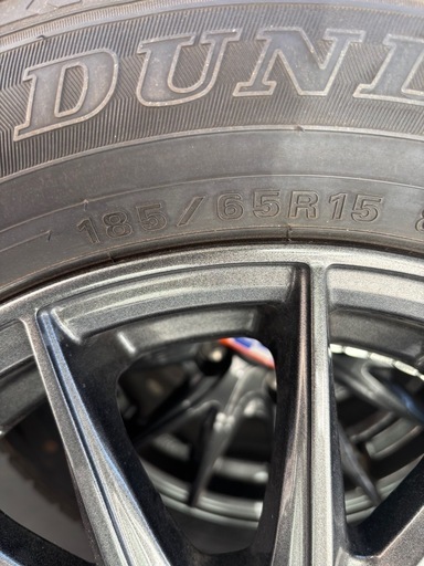 1ヶ月使用のみ　ダンロップ　スタッドレスタイヤ　185/65R15 ホイール付き