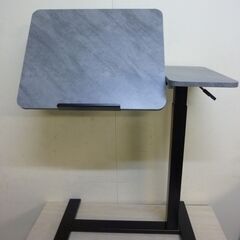 未使用/新品　エラー入庫品　昇降×　角度調整 キャスター付きの画像