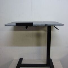 未使用/新品　エラー入庫品　昇降×　角度調整 キャスター付きの画像
