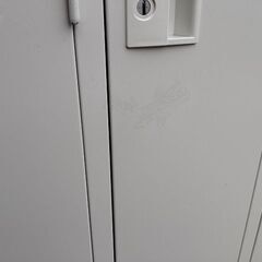 トラスコ　４人用ロッカー　オフホワイト色『中古良品、小傷あり』複数入荷！の画像