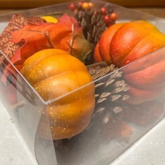 秋物飾り オーナメント インテリア（かぼちゃ、まつぼっくり、木の実など）の画像