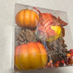 秋物飾り オーナメント インテリア（かぼちゃ、まつぼっくり、木の実など）の画像