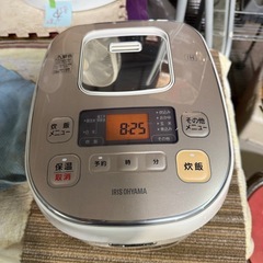 アイリスオーヤマ IHジャー炊飯器（5.5合炊き） ホワイト/シャンパンゴールドIRIS OHYAMA KERC-IB50-W の画像