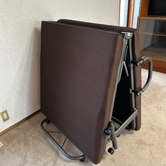 折り畳みベット
の画像