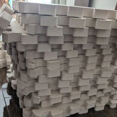 ジョイントマット（16枚　厚さ約1.5センチ 30センチ×30センチ）の画像