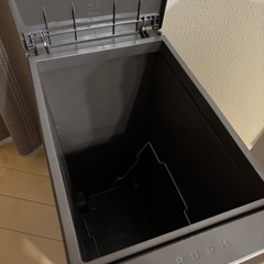 ゴミ箱の画像