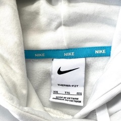 NIKE THERMA-FITパーカーの画像