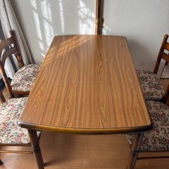 ダイニングテーブル 椅子4つの画像