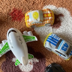 車　飛行機など14台の画像
