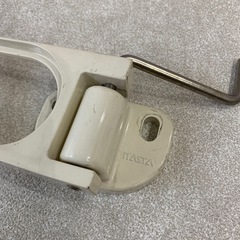 ナスタ　物干金物　はさみ金具　オフホワイトの画像