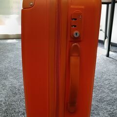 元気なオレンジ★　キャリーケースの画像