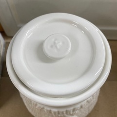 陶器のオシャレなポット ニット生地調の画像