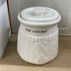 陶器のオシャレなポット ニット生地調の画像