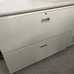 【残り1日】鍵付きキャビネット！オフィス家具多数あり！の画像