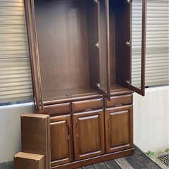 差し上げます。キッチン 
食器棚 ガラス扉の画像