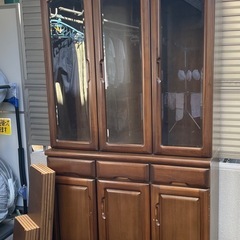 差し上げます。キッチン 
食器棚 ガラス扉の画像