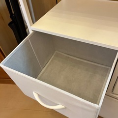 取引者決定  
白のチェストの画像