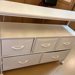 取引者決定  
白のチェストの画像